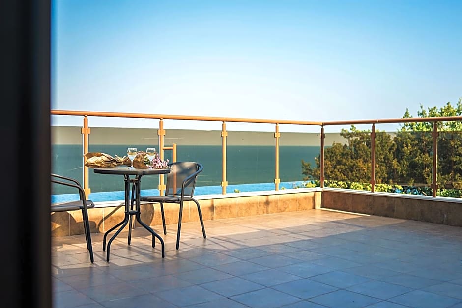 Moreto Seaside Aparthotel