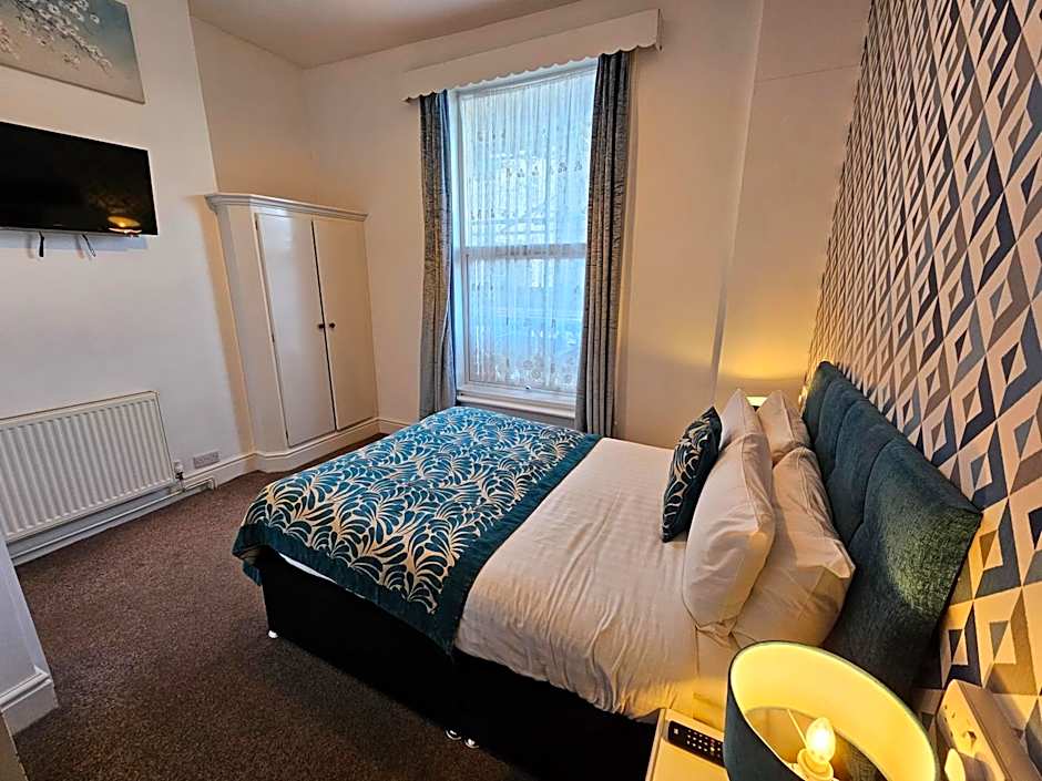 Rivelyn Hotel Bar & Restaurant