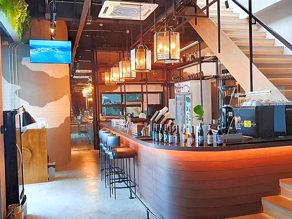 J Place Hotel