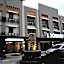 L Square Hotel