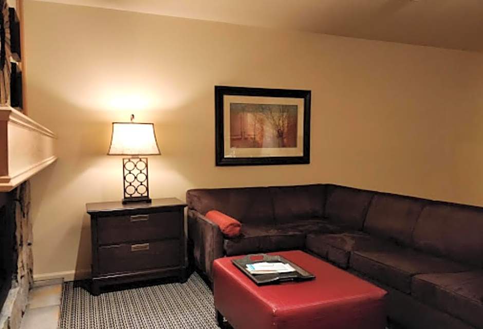 GetAways at the Lodge at Kingsbury Crossing