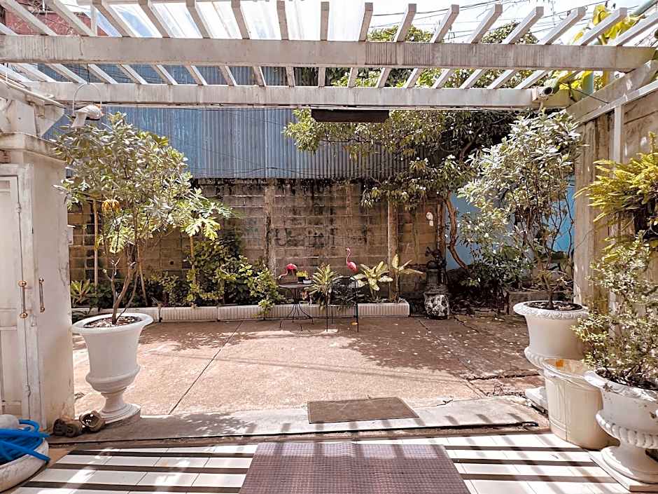 Ban Thungdang Housetel Bangkok