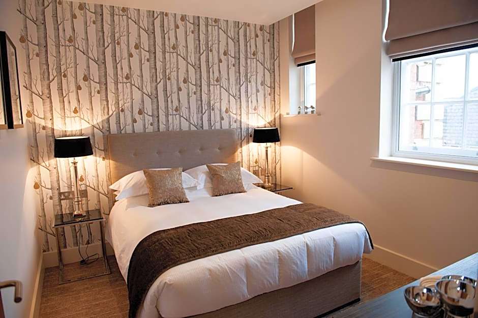 The Halston Carlisle