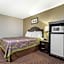 Super 8 by Wyndham Bismarck