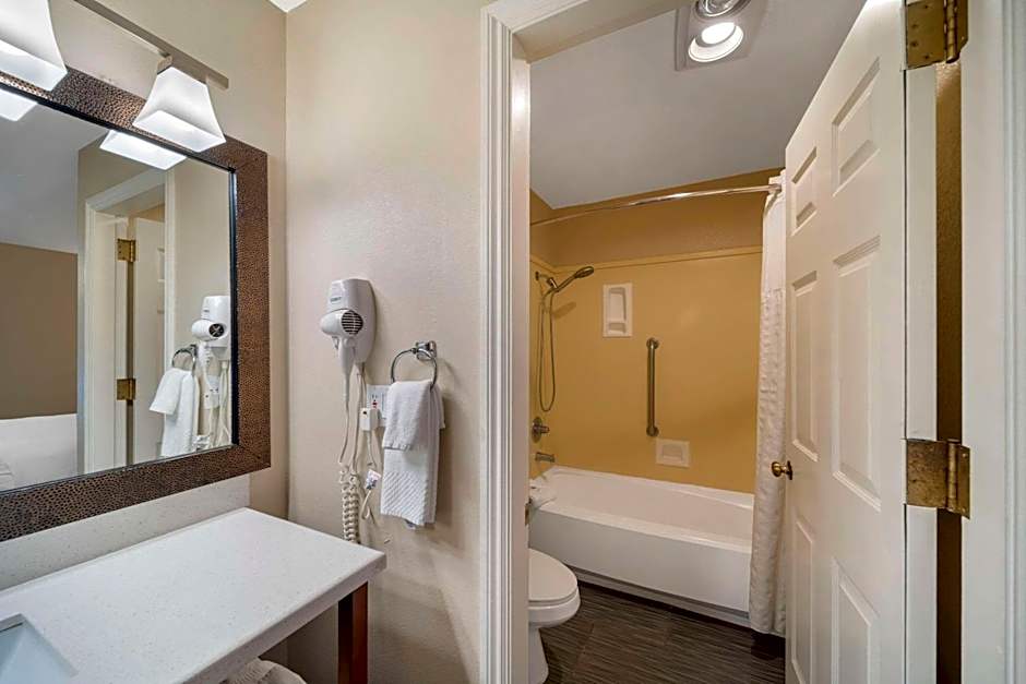 Comfort Suites Red Bluff Near I-5