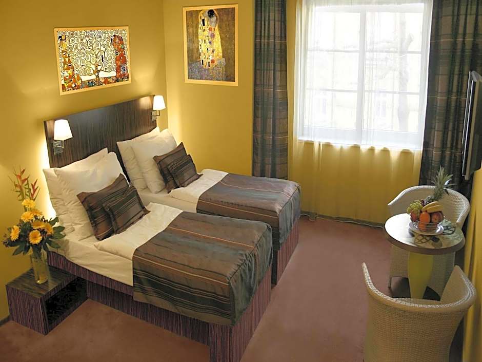 Ea Hotel Crystal Palace