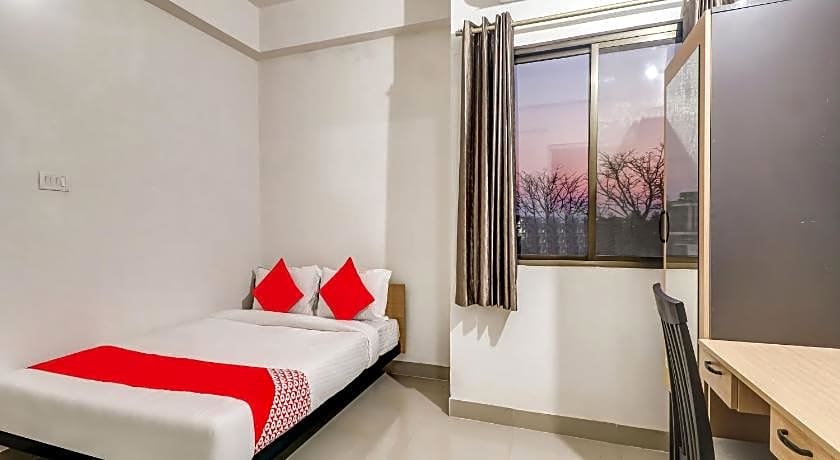 OYO 79480 Flagship HHH Skyline