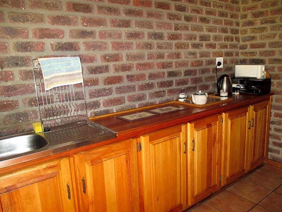 Thaba Tsweni Lodge & Safaris