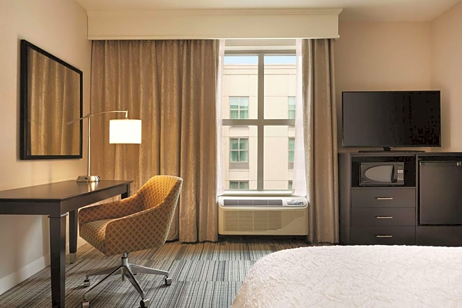 Hampton Inn By Hilton and Suites Roanoke-Downtown, VA