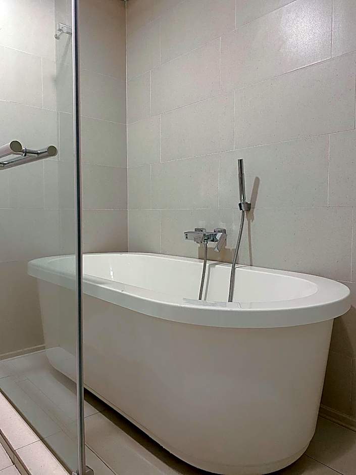 Straits Suite by C Homestay Malacca