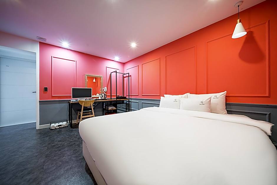 Gray Hotel