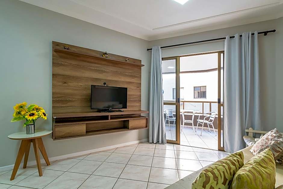 A02 - Estrela do Mar 403 A - Centro de Bombinhas - 30m do mar - Ótima localização