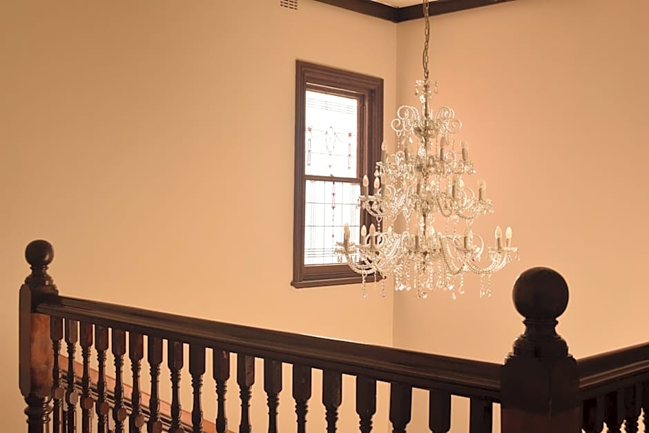 CROWN CENTRAL BUSINESS DISTRICT Motel