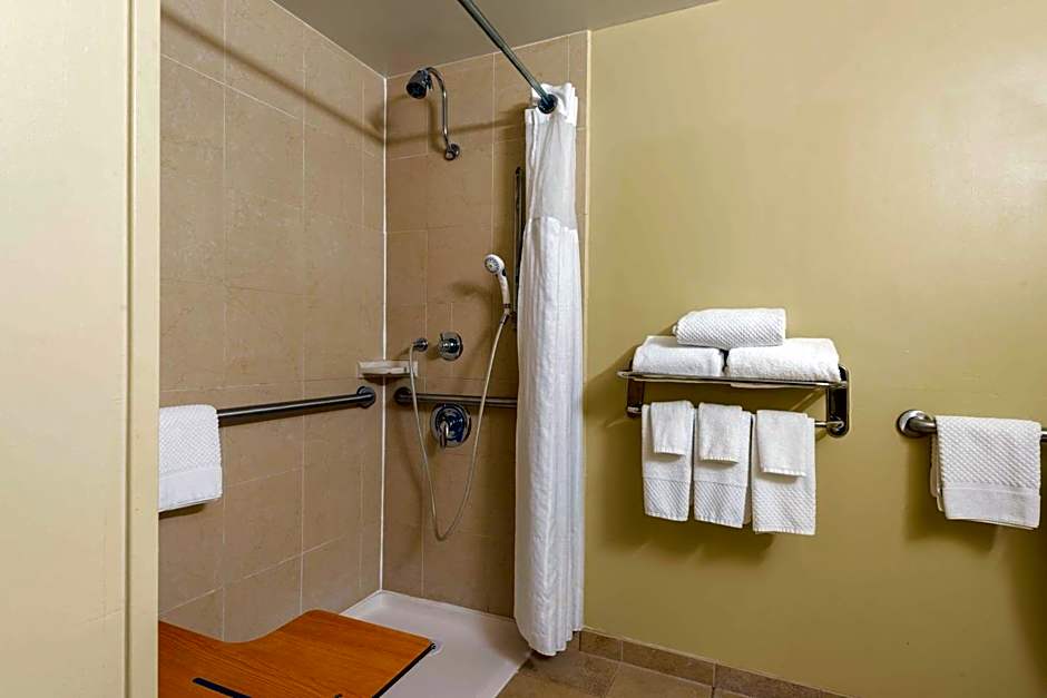 DoubleTree By Hilton Hotel Grand Rapids Airport