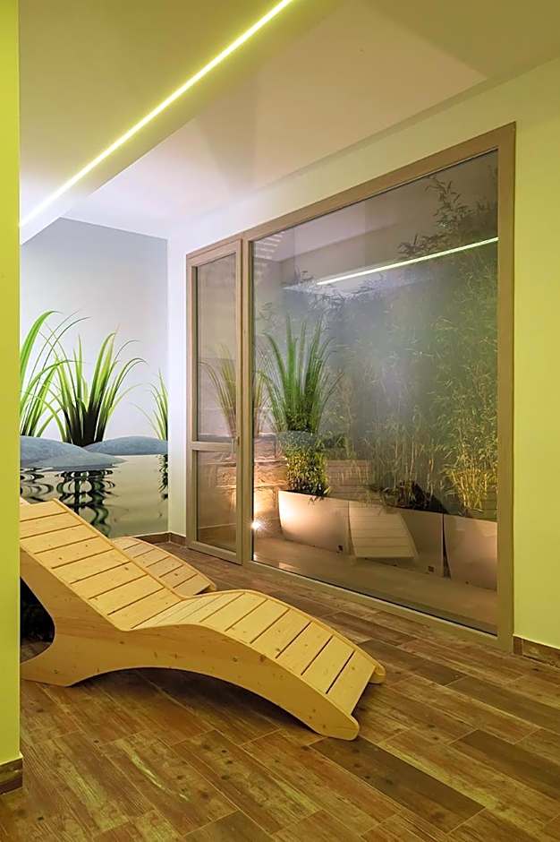 Sundeck Hotel