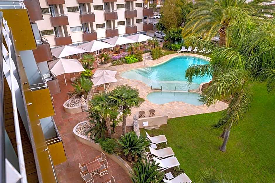 Monica Hotel