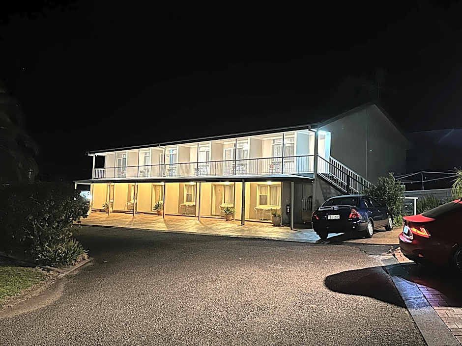 Holiday Lodge Motor Inn