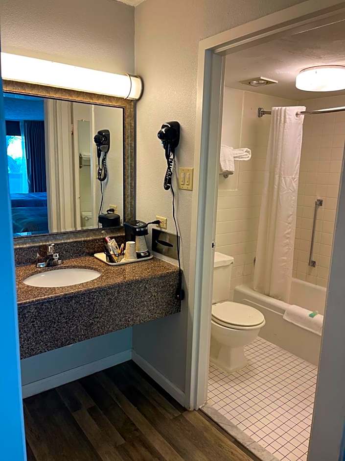 Wilkes-Barre Inn & Suites