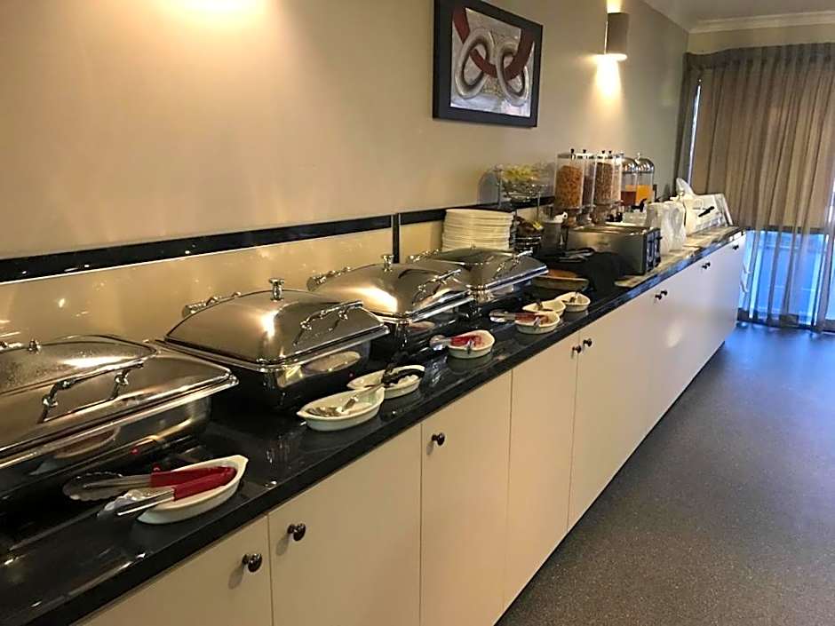 Cattlemans Country Motor Inn & Serviced Apartments