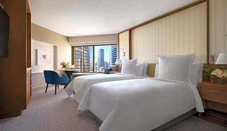 Deluxe Twin Room + $100 Lunch or Dinner Credit + Free Parking