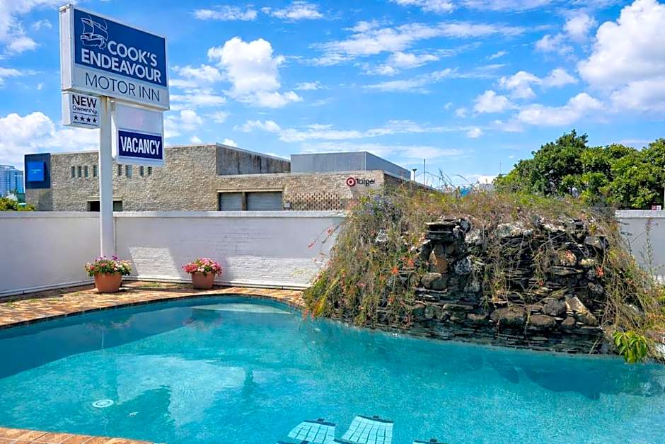 Cooks Endeavour Motor Inn - Near beach & Gold Coast Airport