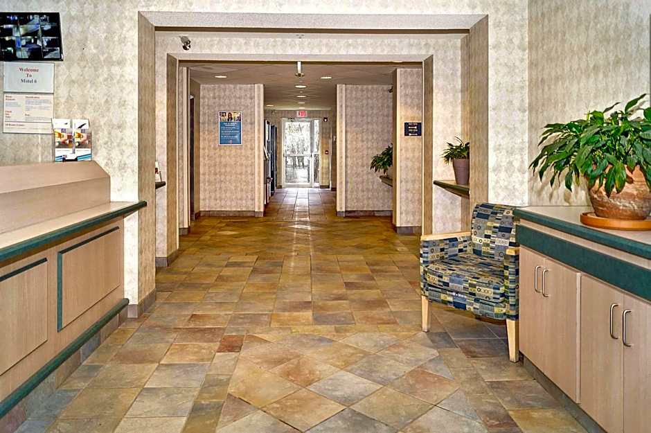 Motel 6 Peterborough