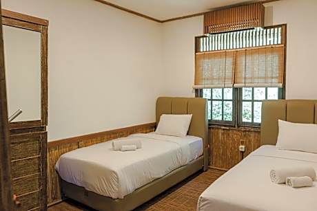Twin Bedroom Sharing House