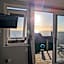 Allibella Shepherds Hut, Amazing Seaview, Private garden, Pet Friendly