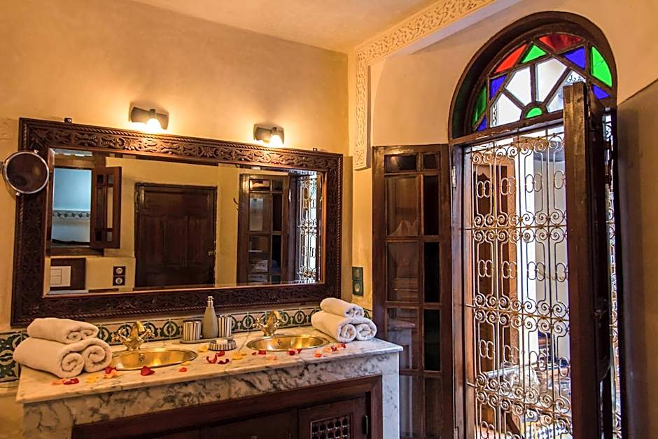 Riad Les Remparts De Fès