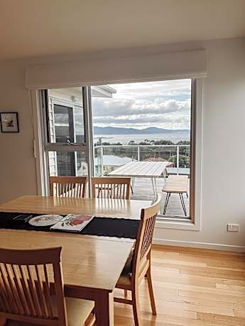 The Watch House | Modern Home | Central Location