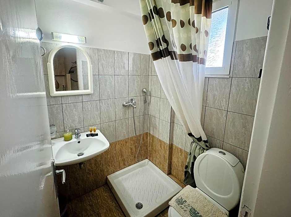 Peter's Place Studios & Suites