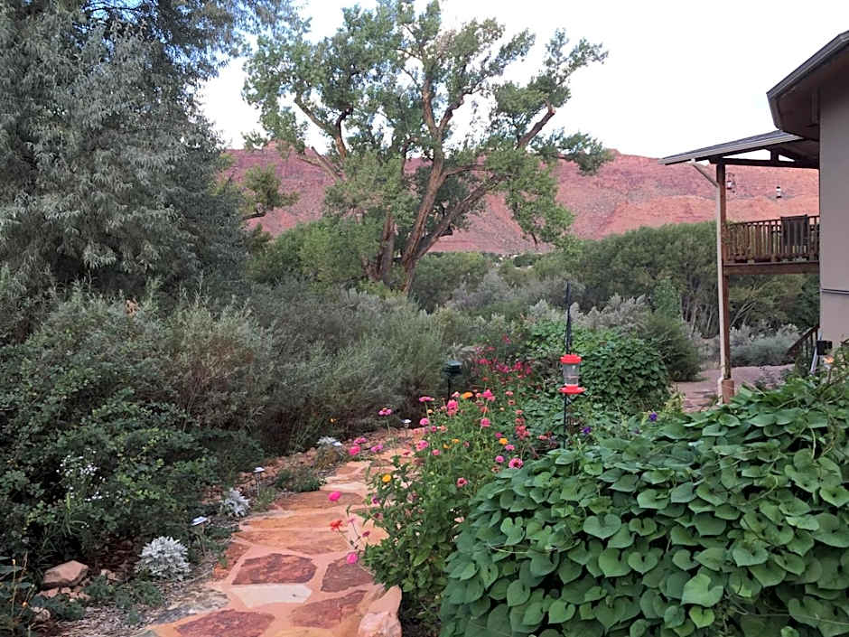 Red Moon Lodge