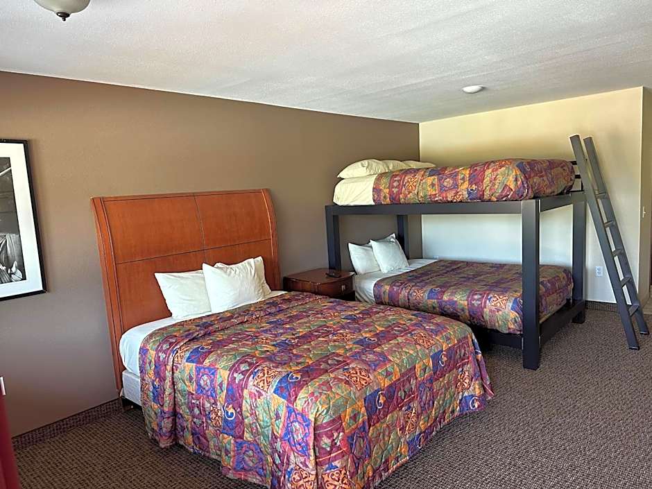 All Star Inn & Suites