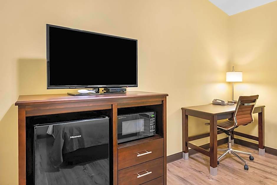 Econo Lodge Inn & Suites Eau Claire South