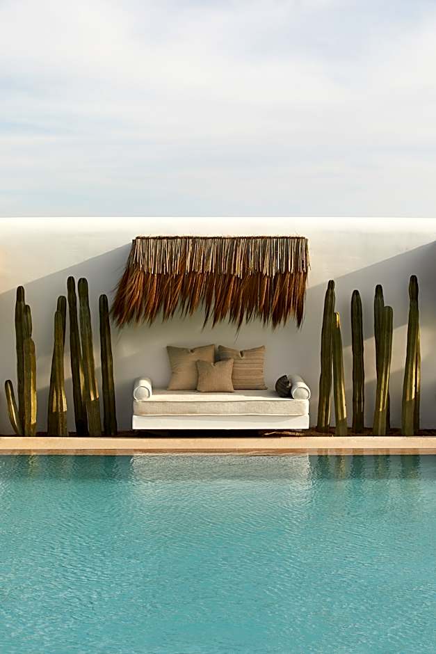 Myconian Panoptis Escape