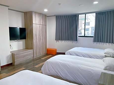 Triple Room with City View