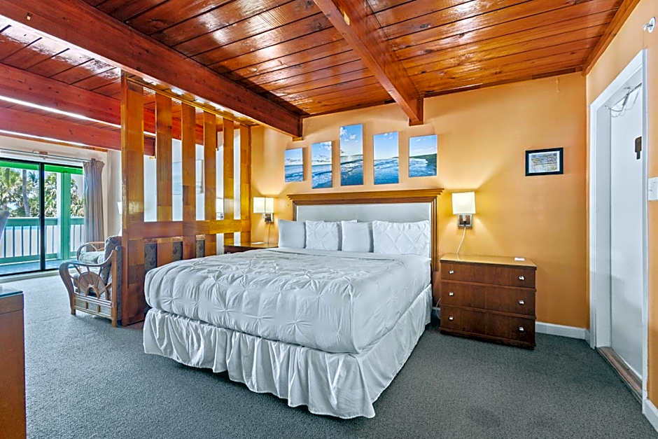 Fort Pierce Oceanfront Inn- Suite- King Bed #6