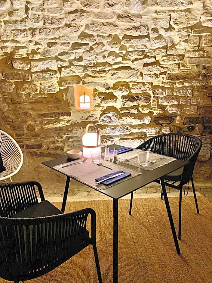 La Maison des Vendangeurs - TABLE D'HÔTES le soir du jeudi au dimanche- Jacuzzi - Balnéo SPA - ACCES PISCINE pour toutes les chambres sauf STUDIO COQUET- Piscine de mai à mi-octobre