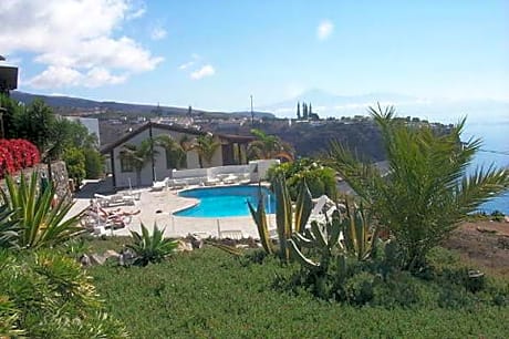 Santa Ana Apartamentos 