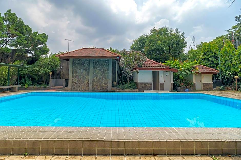 RedDoorz Plus near Kemang Raya