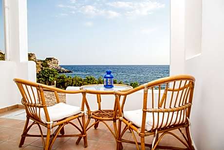 Double or Twin Room with Sea View