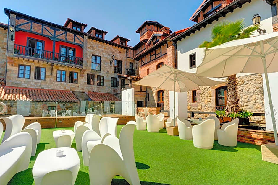 Costa Esmeralda Suites