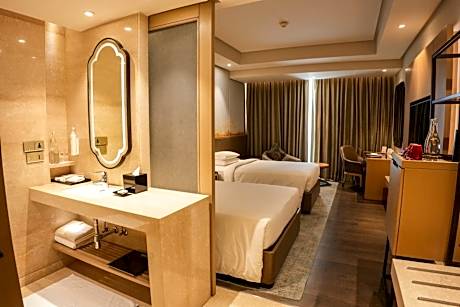 Standard Twin, Guest Room, 2 Twin/Single Beds - - INR 1000 F&B Credit, 1+1 on Selected Beverages (Happy Hours 17:00 -19:00 Hrs)