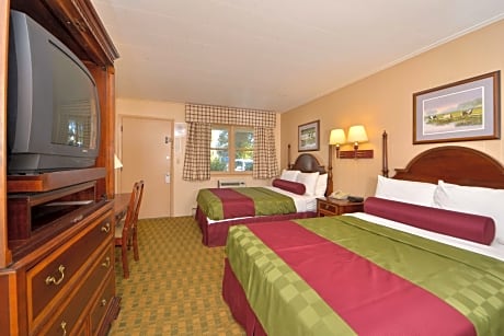 Comfortable Guest Room With 2 Queen Beds. Non- Smoking.