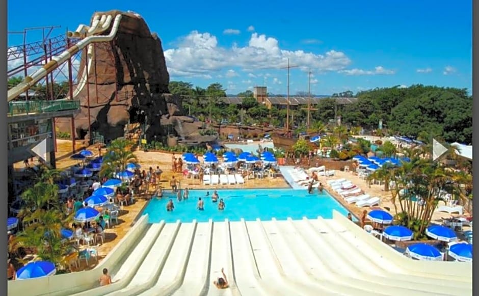 Spazzio diRoma com entrada ao Acquapark Gratuito, Apartamento 840 vista para a Piscina