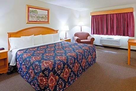 Suite 1 Bedroom Non Smoking (1 King and 1 Queen Bed) NON-REFUNDABLE