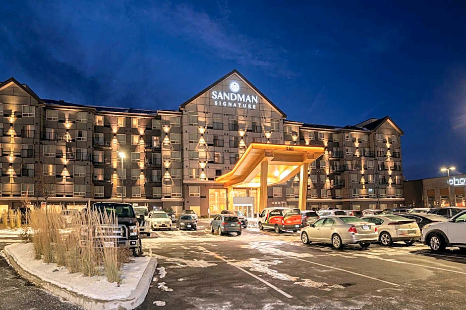 Sandman Signature Ottawa Airport Hotel