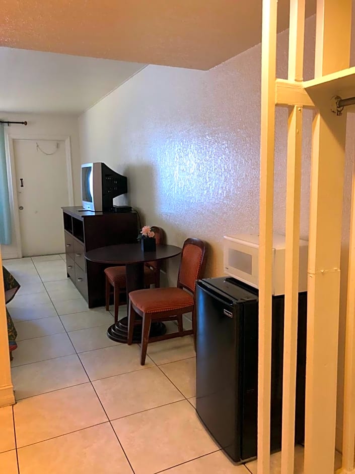 Sunset Inn- Fort Pierce, FL