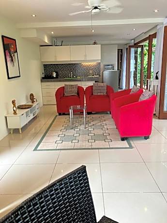 Sunset Hill Villas- Crystal Studio - Ruby Room