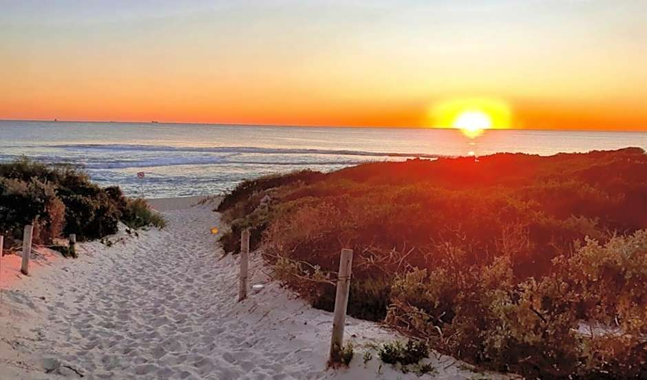 Coastal Oceanview 2bedrm 2bath Pool & Slide!